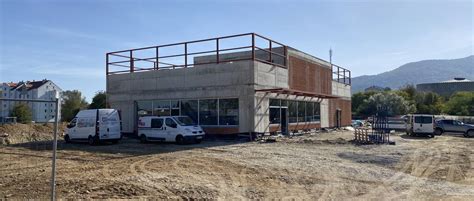 Tematska fotografija nove poslovalnice Burger Kinga na avtocestnem počivališču
