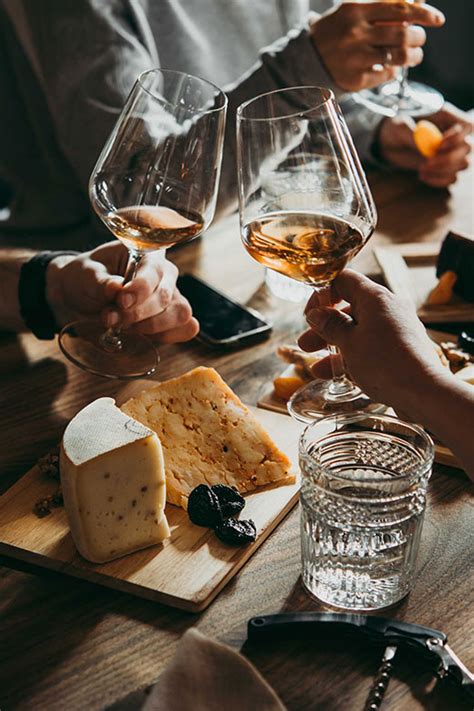 Fotografija degustacije sira in vina