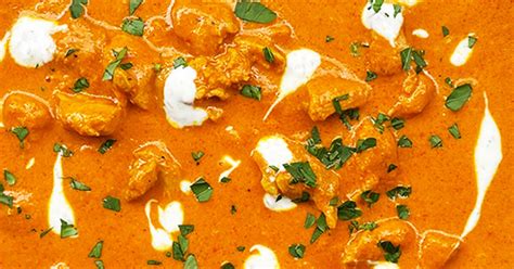 pogled na indijski curry Perutnine Ptuj, ki prikazuje teksturo in barve