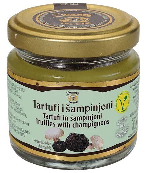 Sveži tartufi in šampinjoni pripravljeni za omako
