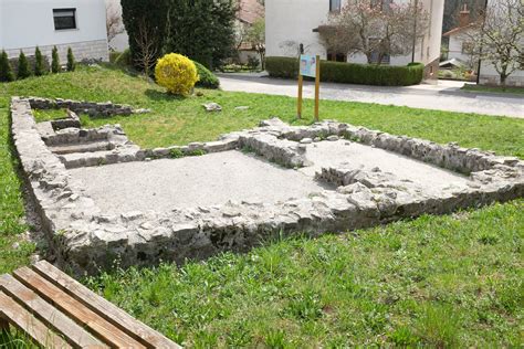 Arheološko najdišče Most na Soči z ostanki rimske gradnje.