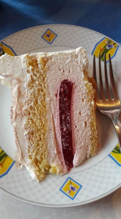fotografija jogurtove torte s štirimi sestavinami