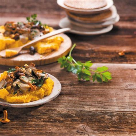 polenta z gobami in bolonjsko omako