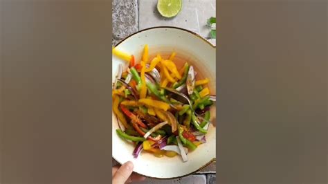 pečen piščančji fajitas v tortilji