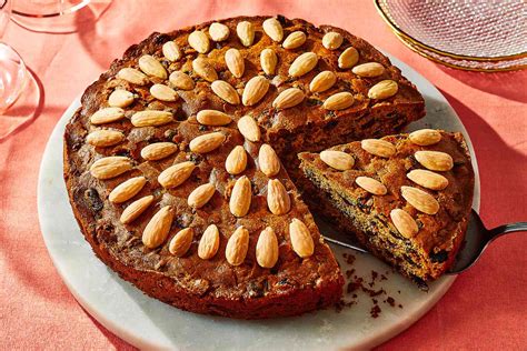 Dundee cake z mandlji
