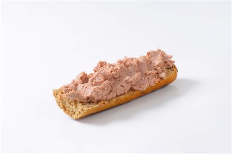 domača piščančja pašteta na opečenem kruhku
