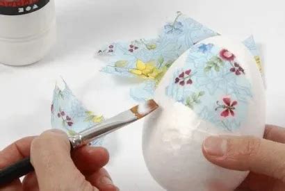 Primeri jajc, okrašenih z decoupage tehniko