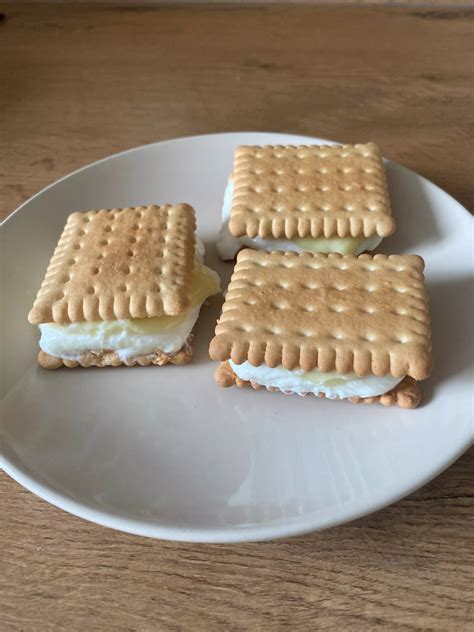 različni piškotni nadevi in kreme