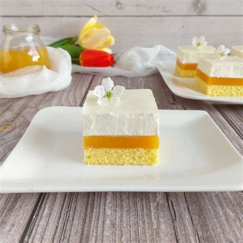 Fotografija breskove torte z jogurtom