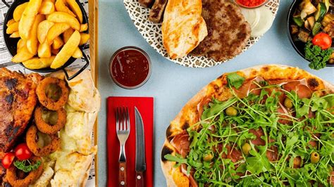 Fotografija gurmanskega burgerja iz restavracije Rocky's