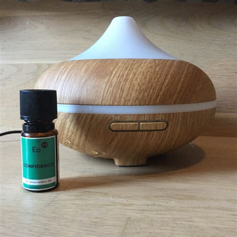slika difuzorja z eteričnimi olji