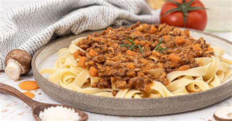 Lečin bolognese s testeninami