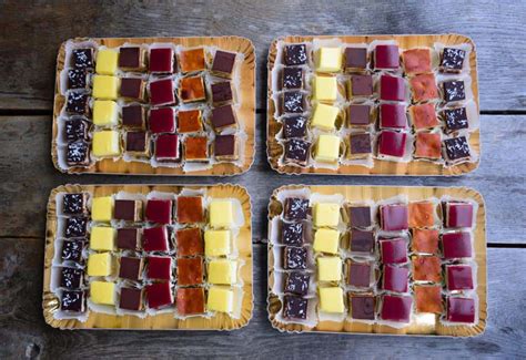 Prikaz različnih vrst narezanega krompirja (krhlji, kocke, rezine) za enakomerno pečenje
