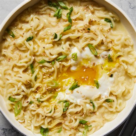 Tematsko fotografijo pakirane instant ramen juhe