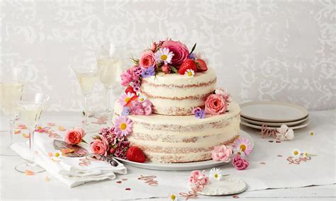 prikaz torte za posebne priložnosti, npr. poročna torta