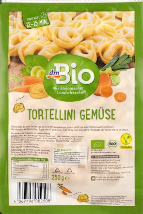 fotografija hrustljavih rolic iz toast kruha z zelenjavnim polnilom