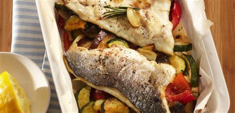 ribji fileji z zelenjavo v pekaču