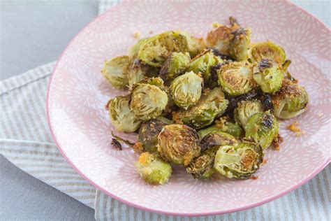 Pripravljena jed iz brstičnega ohrovta, npr. pečen brstični ohrovt