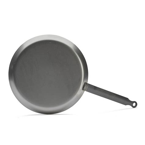 Primerjava ponv za palačinke iz različnih materialov (lito železo, jeklo, aluminij)