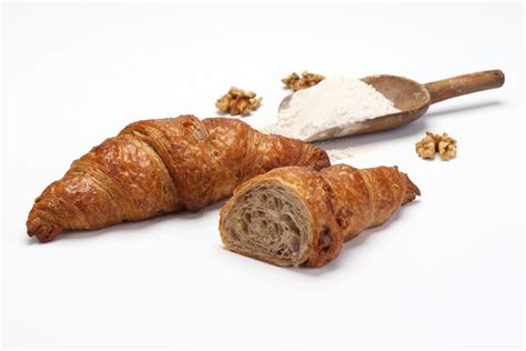 Fotografija: Pečjak ajdov rogljič z orehi z oznako Vegan V-label