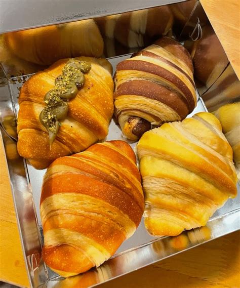 Fotografija: Sveže pečeni veganski rogljički z drožmi