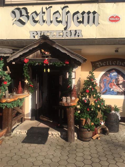 Fotografija prijetnega notranjega ambienta Pizzerije Betlehem