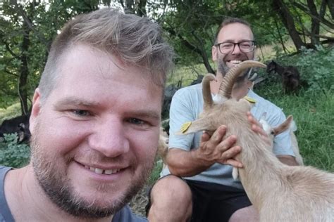 Fotografija: Majhna domača kmetija s kokošmi nesnicami