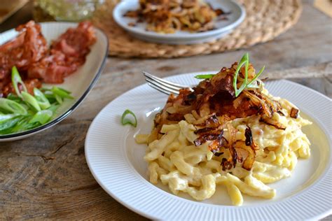 Käsespätzle s hrustljavo čebulo