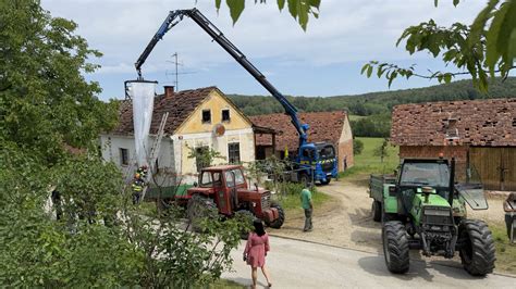 prikaz nanosa gela na prizadeto mesto in postopek vtiranja v kožo