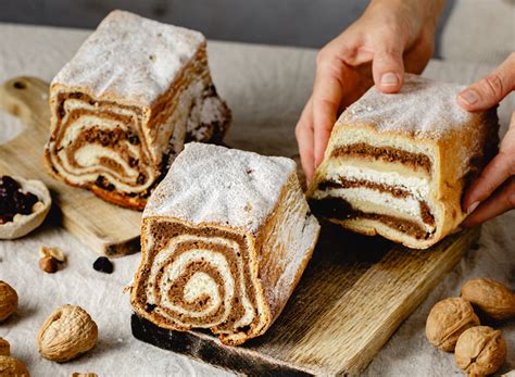 Različne oblike in okusi ročno izdelanih piškotov.