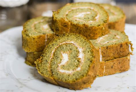 Ožemanje naribanih bučk za LCHF rolado