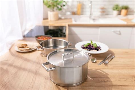 Visokokakovostna Gorenje Chef's Collection posoda na indukcijski plošči