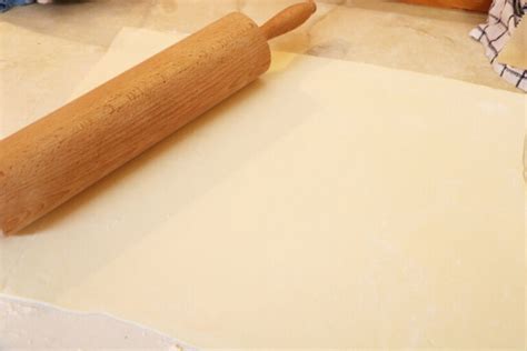 Postopek brizganja testa na pekač s papirjem za peko