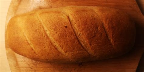 Shema priprave hitrega pšeničnega kruha, ki prikazuje korake mešanja, vzhajanja in peke.