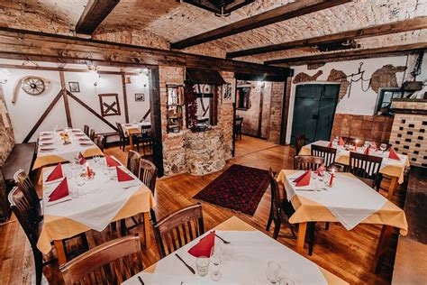 Fotografija notranjosti gostišča Grof s poudarkom na tradicionalnih elementih
