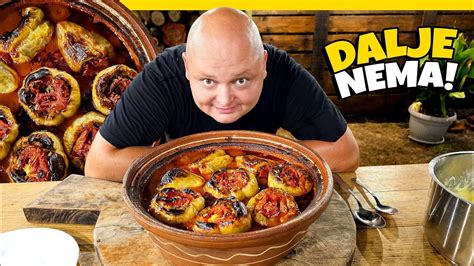 Fotografija raznovrsnog, svježe pripremljenog džuveča s povrćem u glinenom loncu