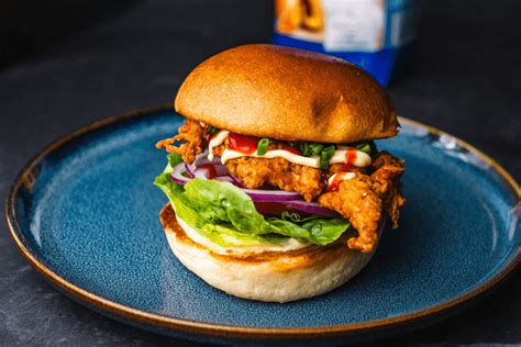 črni burger z drožpolpeto