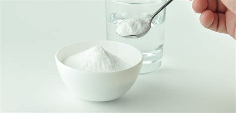 grafična primerjava pecilnega praška in sode bikarbone z opisom njunih sestavin in delovanja