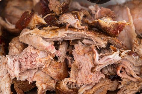 Fotografija natrgane svinjine (pulled pork)