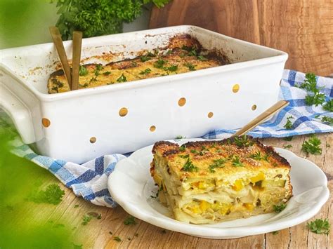 Tematska fotografija burgerja z različnimi omakami