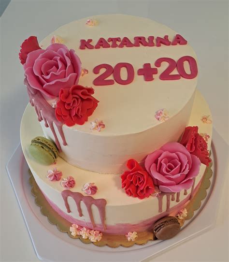 razkošna poročna torta ali torta za rojstni dan