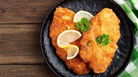 ocvrt piščanec na rešetki, ki se odceja