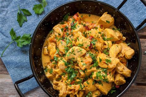 Sestavine za pripravo aromatičnega piščančjega curryja z začimbami