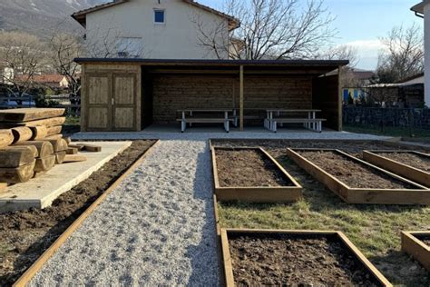 Fotografija: Urejen vrt brez plevela in skrivališč za polže