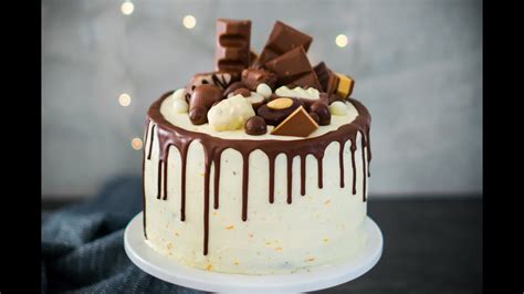 okrasitev dvojne čokoladne torte s čokoladnimi elementi