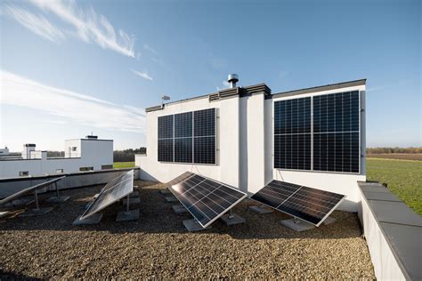 Fotografija: sodobni senik s sušilnim sistemom na sončno energijo