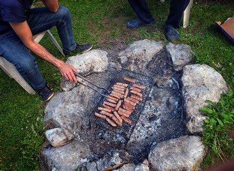 Zgodovinski prikaz priprave korejskega bulgogija na odprtem ognju
