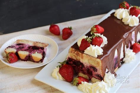 Poletni tiramisu s kumaričnim želejem in sadjem
