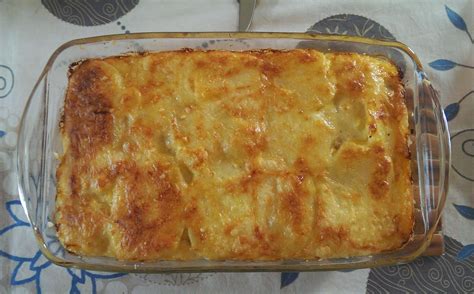Plastna musaka z mletim mesom in rezinami krompirja