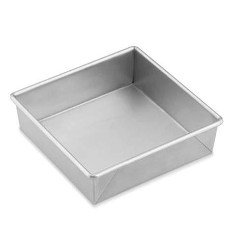 Thematic photo of a square baking pan with a freshly baked cake